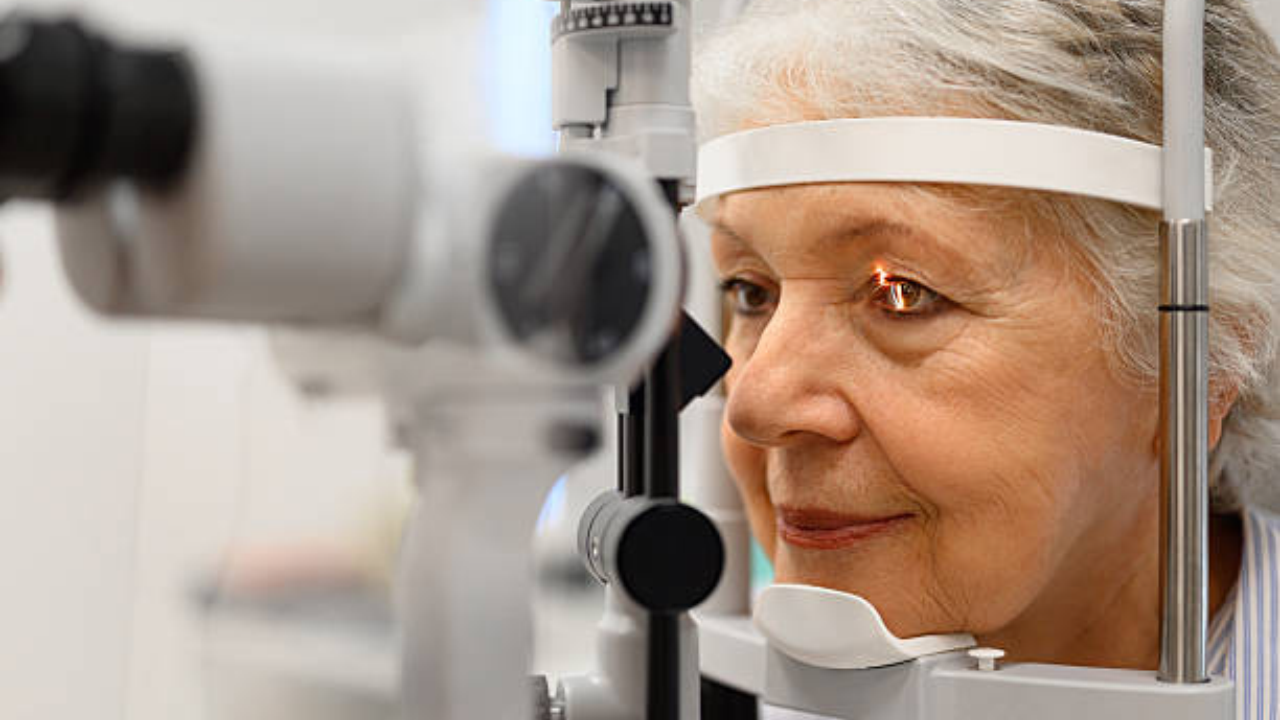 Eye symptoms people often dismiss: Doctors explain when headaches ...