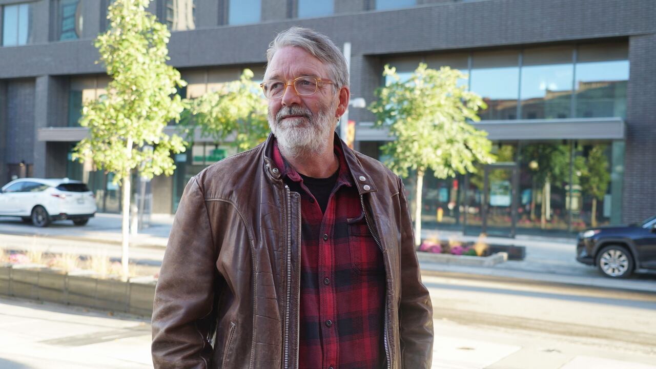 Guelph singer-songwriter releases solo album for 1st time in 20 years