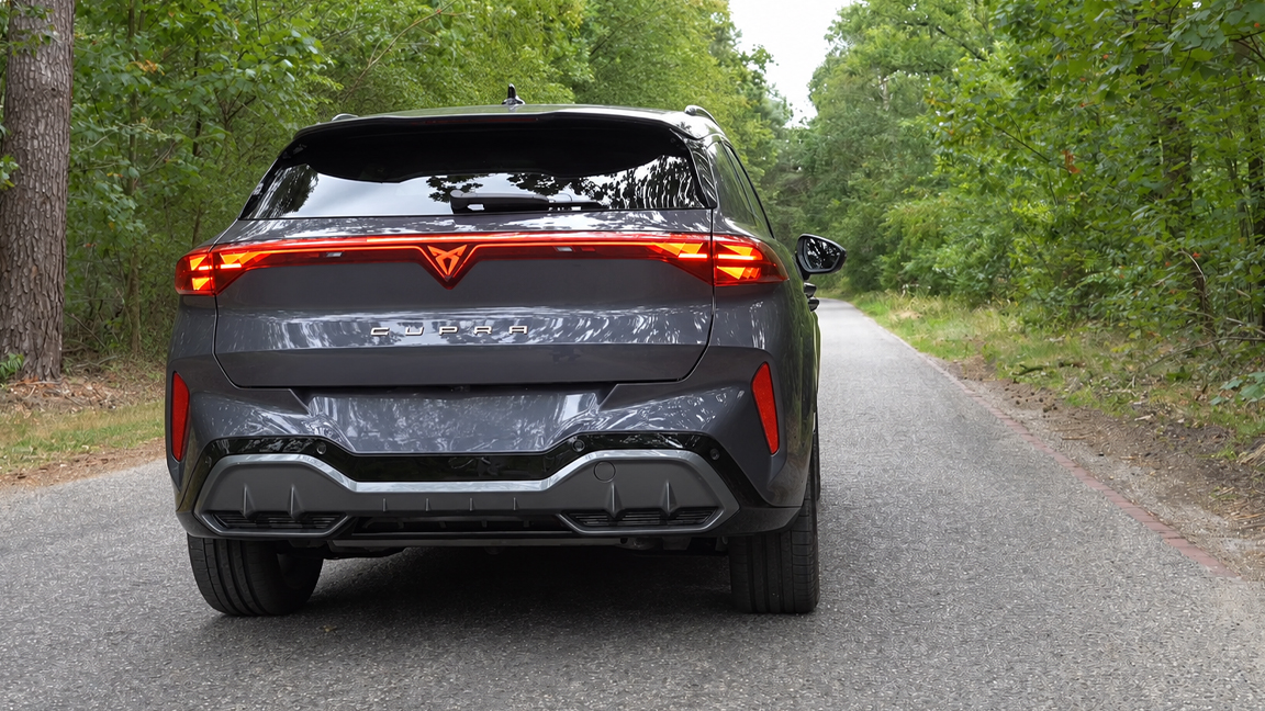 Cupra Terramar VZ 272 eHybrid chasing top speed on the German autobahn