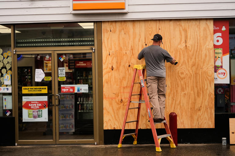 Isaias makes landfall as hurricane, hammering US Gulf Coast with ...