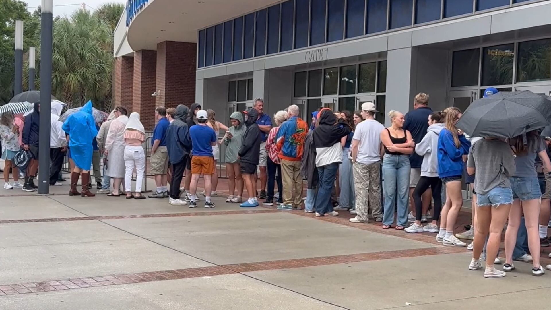 Gator Growl draws crowds despite rain ahead of homecoming