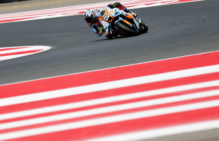Motorcycling-Trackhouse's Fernandez takes first pole at Indonesian GP