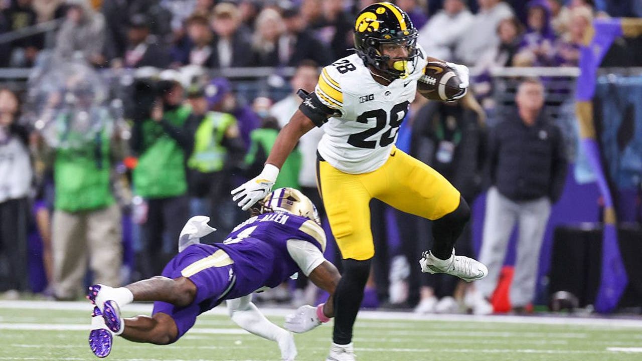 Washington Huskies thumped in 41-24 loss to No. 20 Iowa