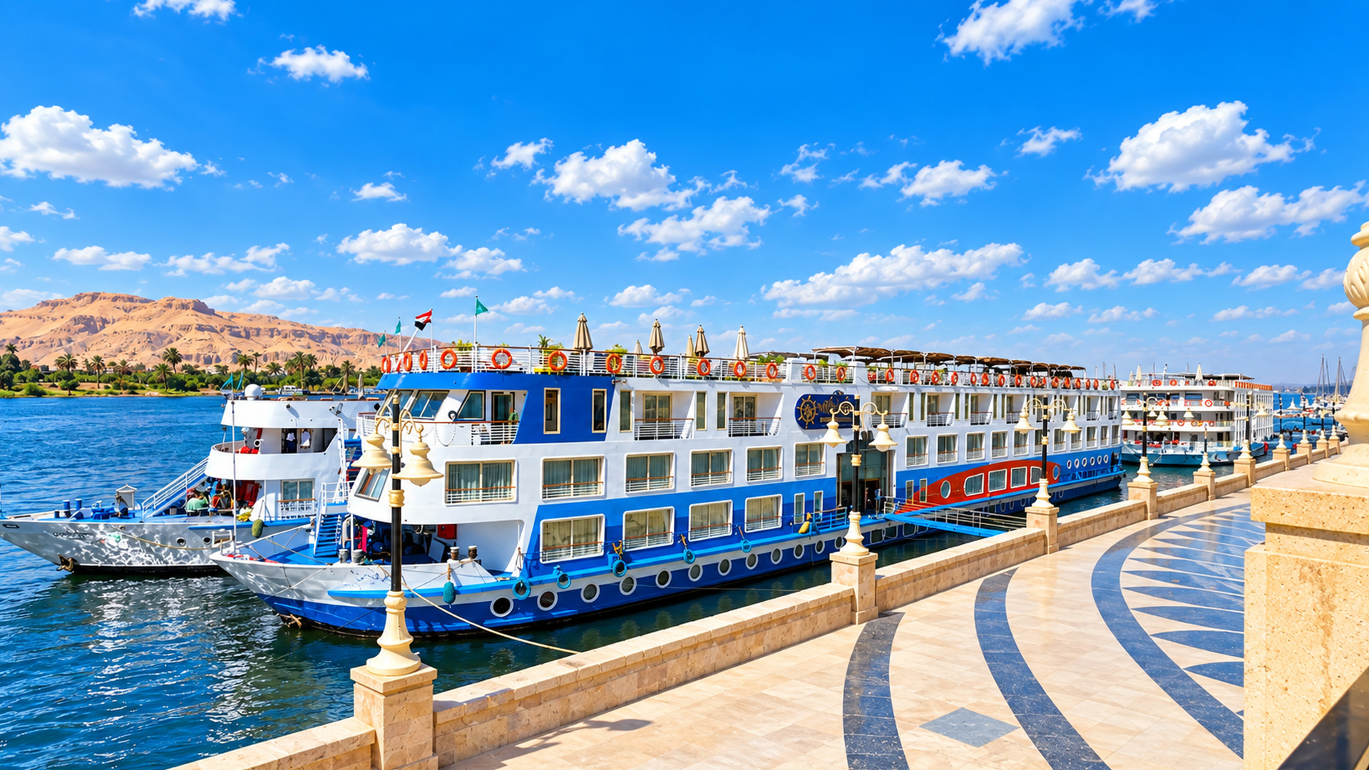 Malebná procházka u Luxor Cruise Portu podél Nilu v Egyptě (4K)