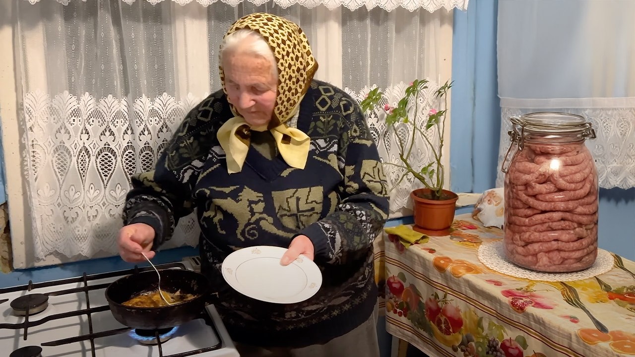 A peaceful day in the village: Grandma’s cozy kitchen & country morning ...