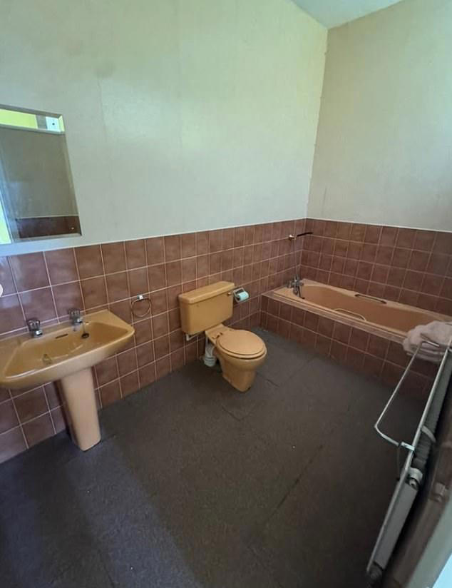 Stacey Solomon shows off the renovated orange bathroom at her new £2M ...