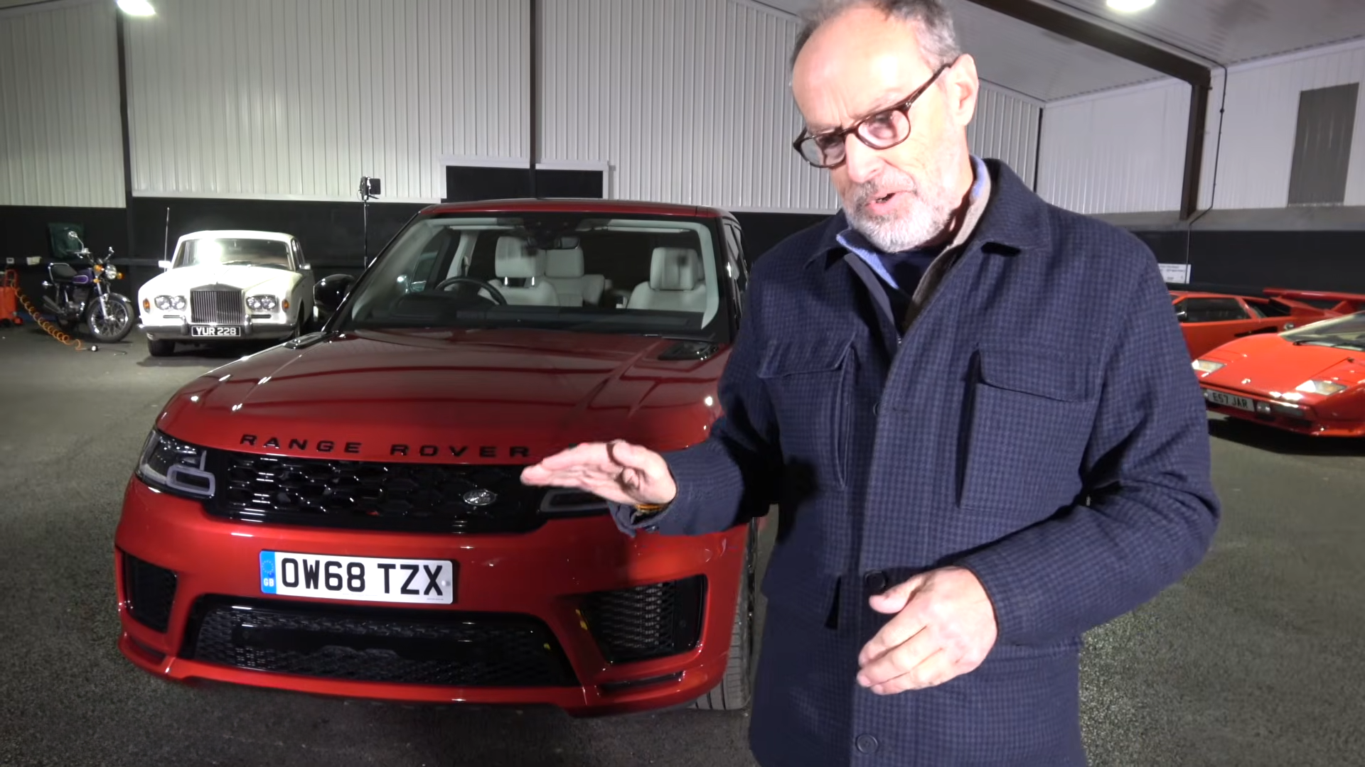 Can the Range Rover P400e beat pure electric cars?