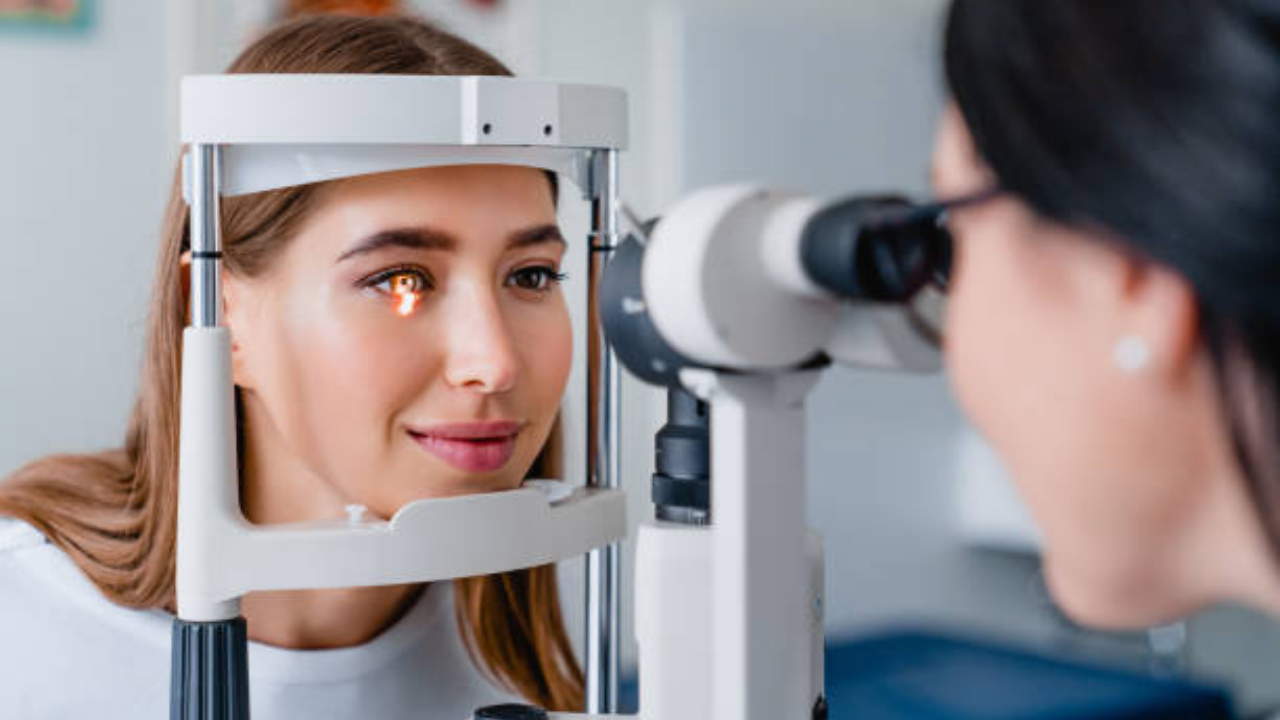 Eye symptoms people often dismiss: Doctors explain when headaches ...
