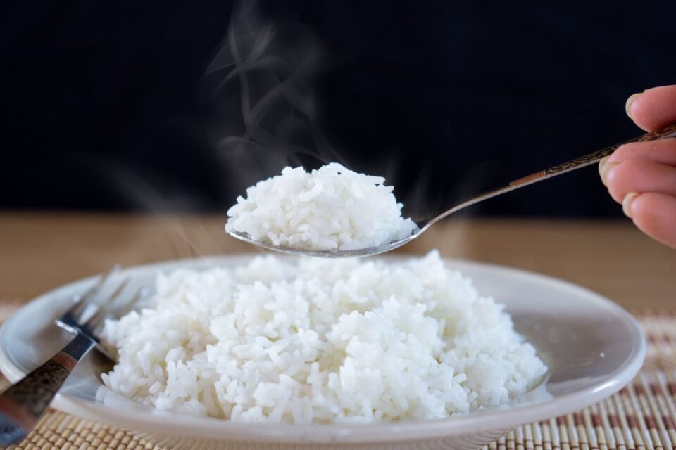 Your rice hides a toxic metal, but this way of cooking it removes much ...