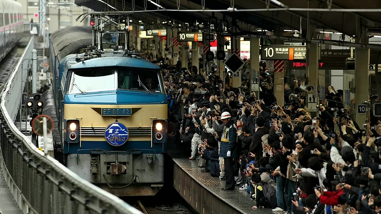 Japan's last overnight sleeper train is everything the Shinkansen isn't