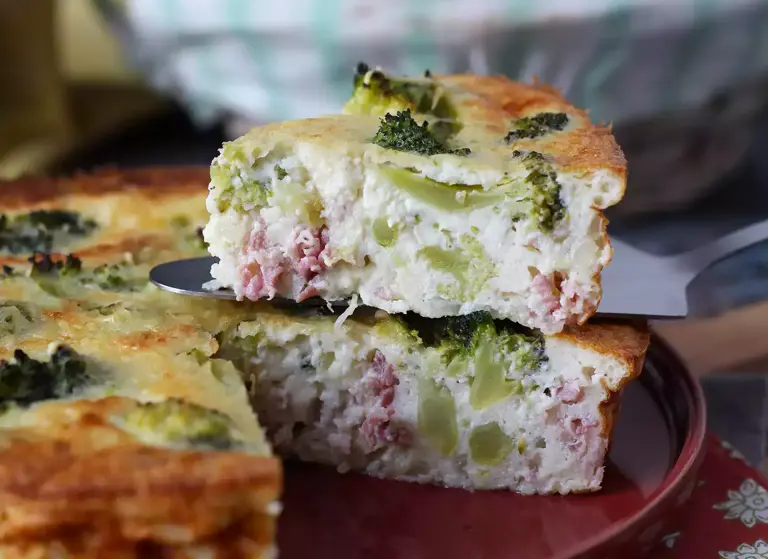 Quiche sans pâte au brocoli, pancetta et cottage cheese