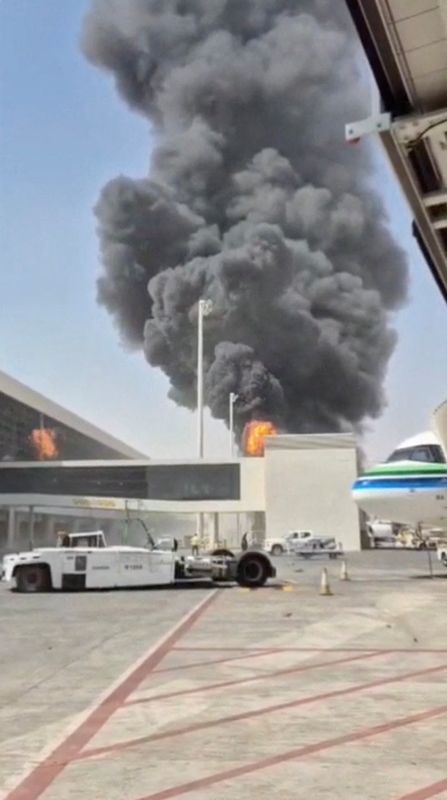 Vários ficam feridos em explosão no aeroporto de Riad, segundo testemunhas