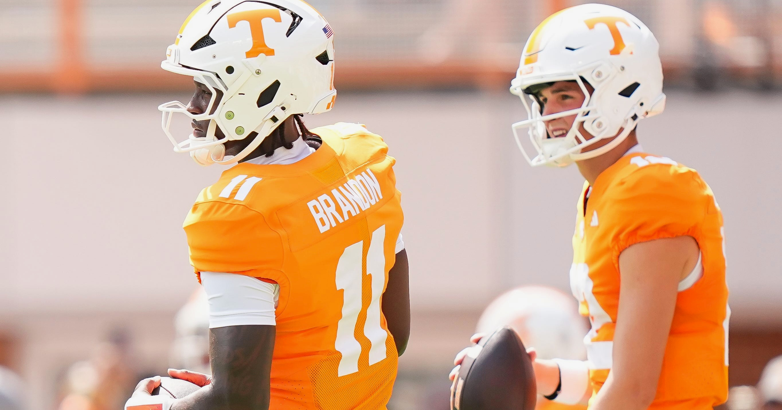 Tennessee updates quarterbacks on official depth chart at Arkansas