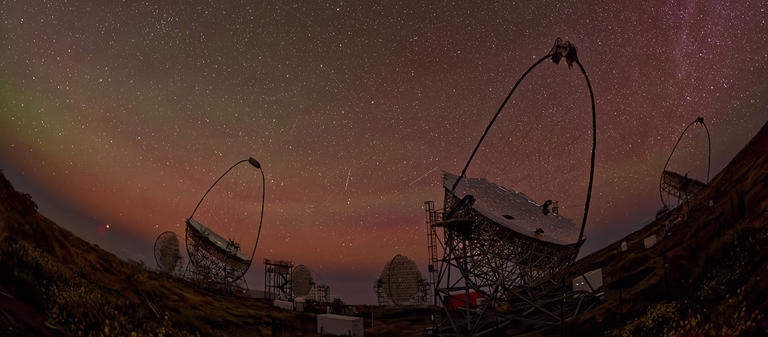 Scientists detected a black hole’s jet pointing straight at Earth from ...