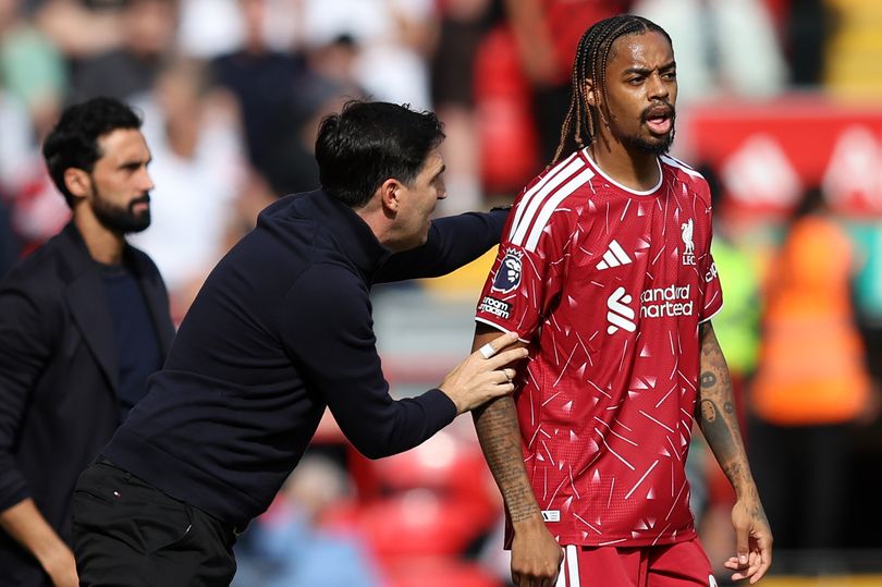 LIVERPOOL, ENGLAND - SEPTEMBER 12: Andoni Iraola, Manager of Liverpool, speaks to Bradley Barcola during the Premier League 2026/27 match between Liverpool FC and Fulham at Anfield on September 12, 2026 in Liverpool, England. (Photo by Matt McNulty/Getty Images)