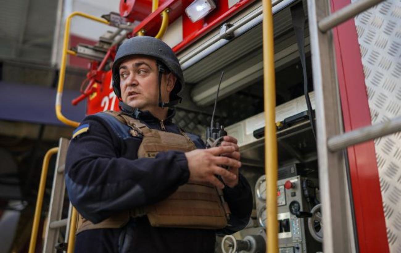 Russian strike hits Kyiv restaurant in broad daylight, injuring six