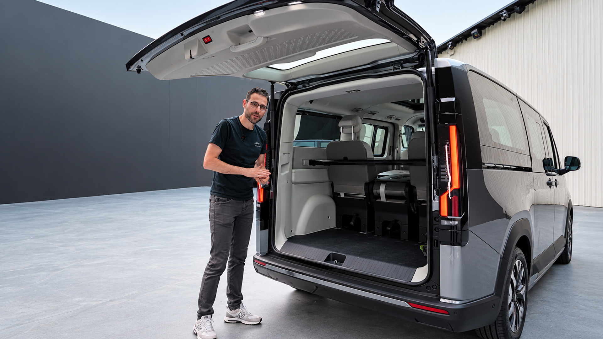 Kia PV7 zeigt seinen Laderaum und die Praktikabilität des ...