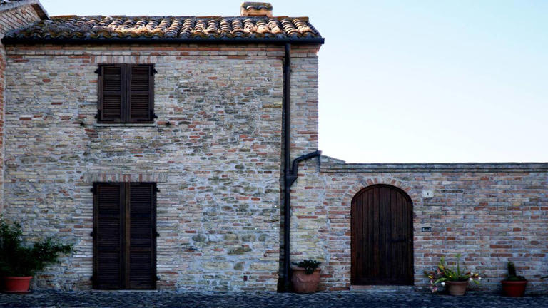 Farmer builds stone house: Dionísio Bertoldi crafts 10-room home ...