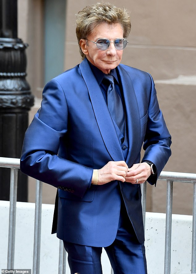 Barry Manilow's stage return left in tatters as icon, 83, is forced to ...
