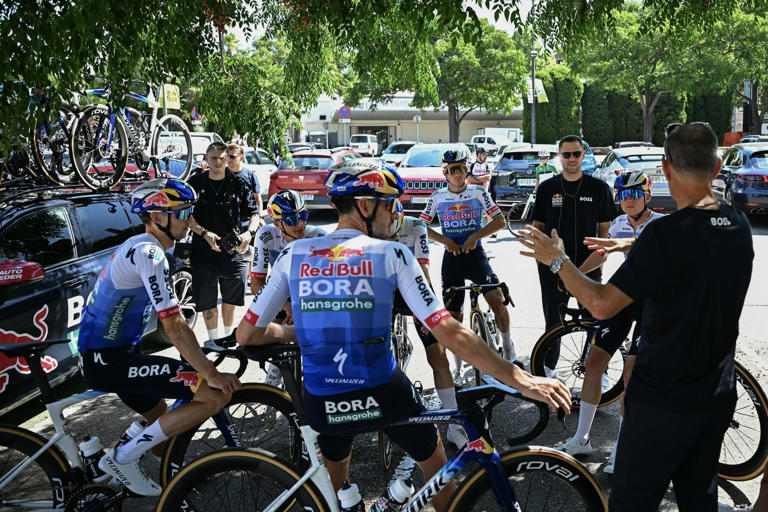 'Chess under stress': inside the world of cycling's directeur sportifs