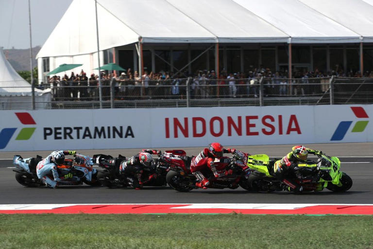 Bezzecchi brushes off Fernandez's anger after Indonesian GP sprint crash