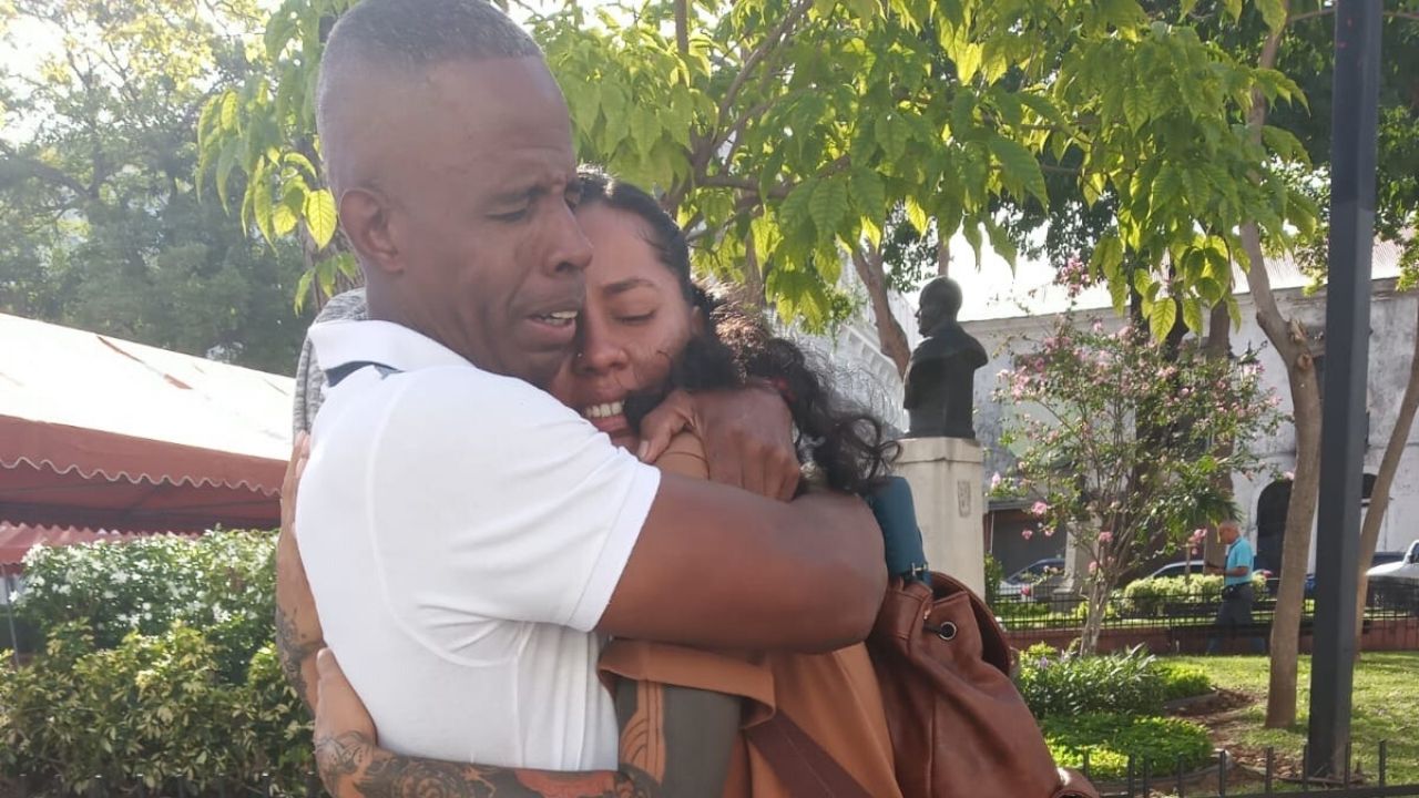 Girl traces birth father down to Panama and meets him for first time ...