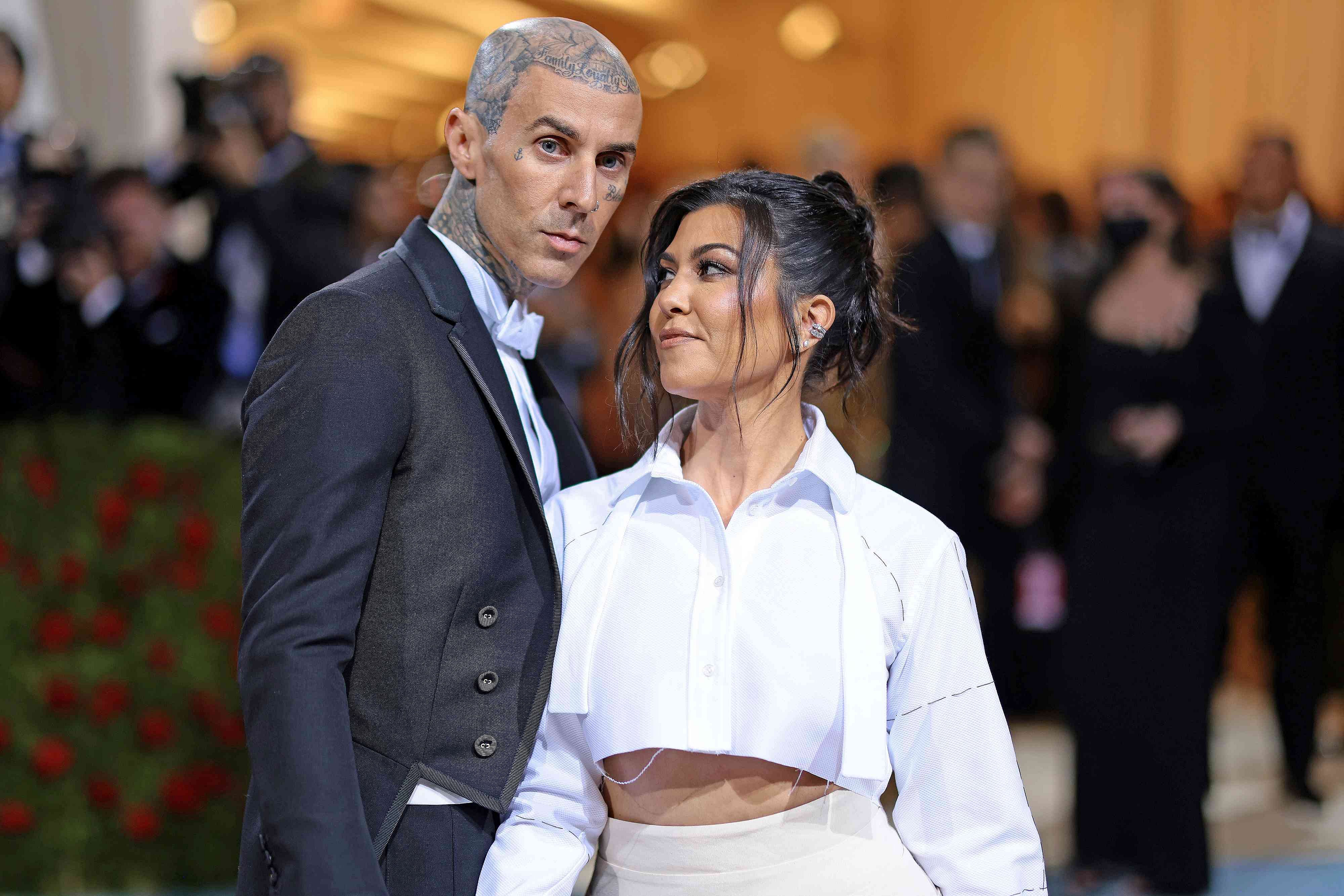 Kourtney Kardashian sets the record straight on family distance and ...