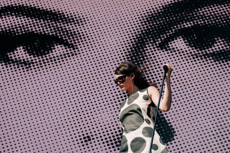 VMA-winner Sienna Spiro delivered one of ACL Fest's all-time best nepo ...