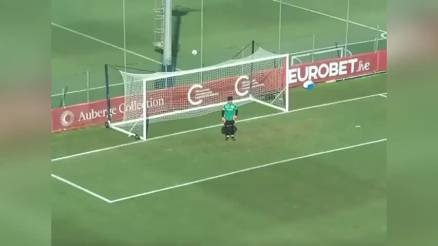 Svilar injury: How Roma's goalkeeper got injured in training