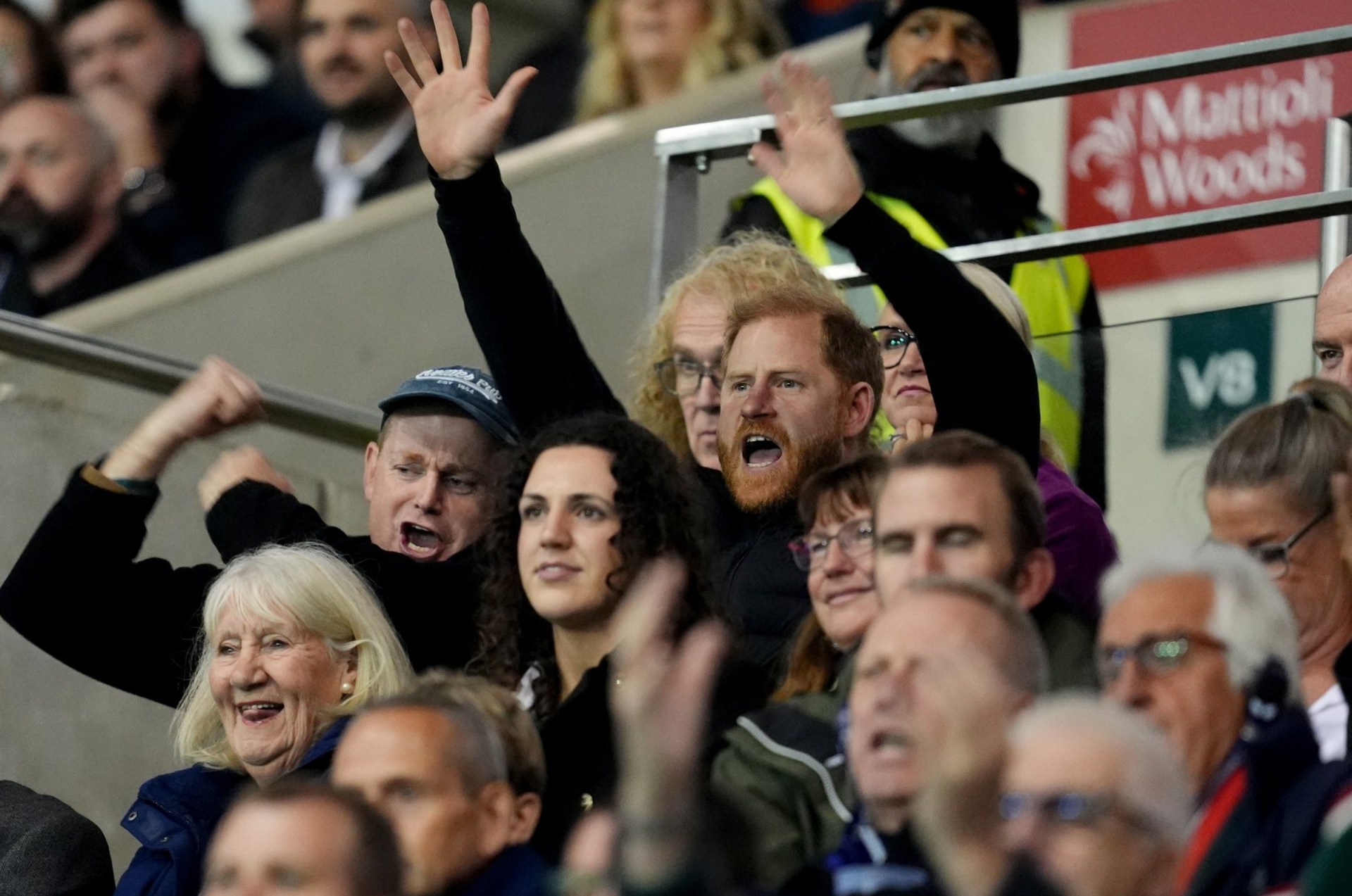 Prince Harry booed by fans during surprise appearance in the stands at ...