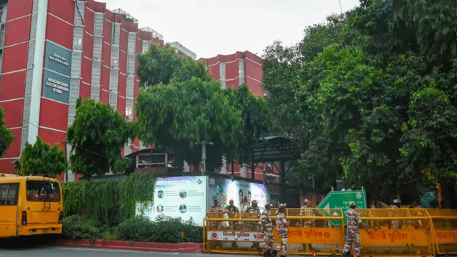 'Doubt not proof': 124 bureaucrats defend Election Commission, write ...