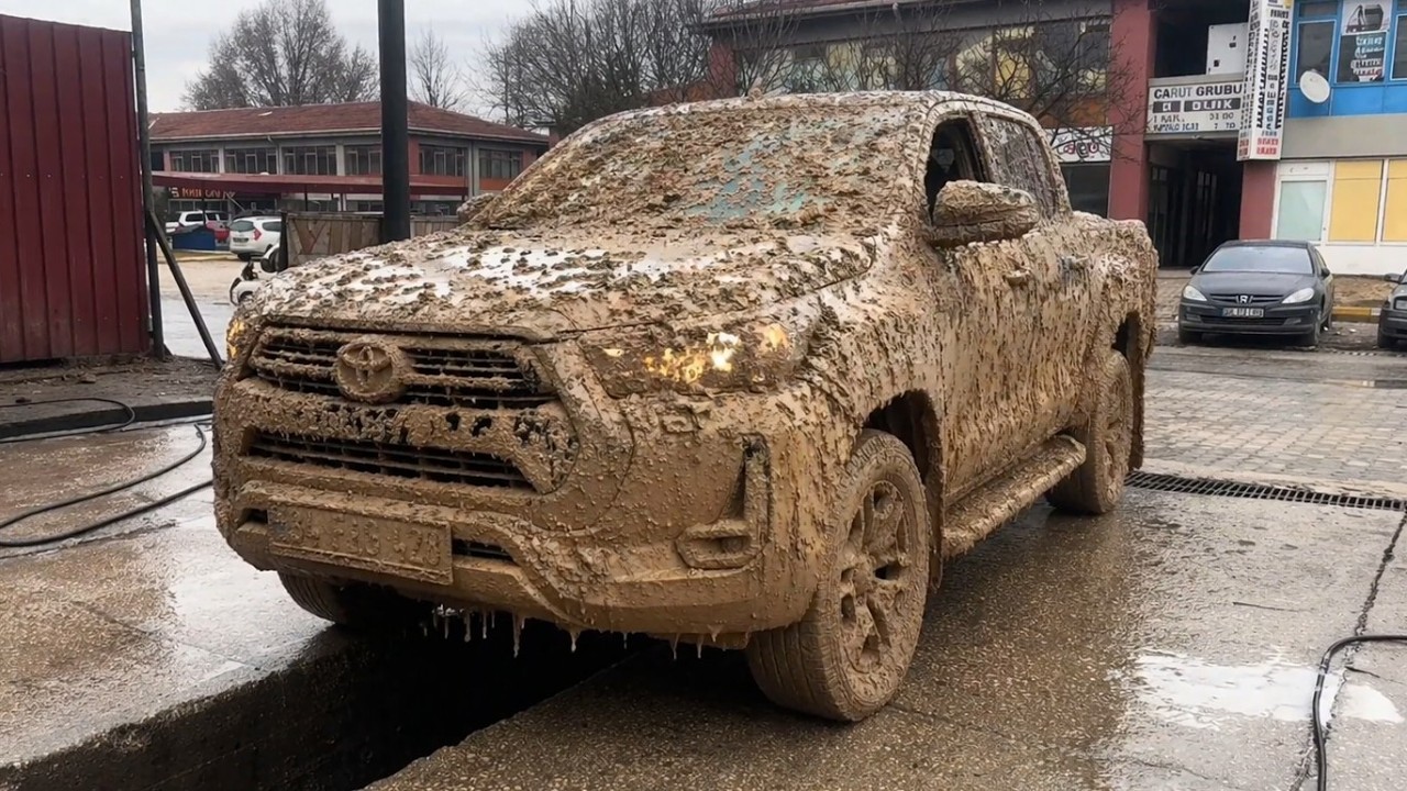 I'm washing a dirty 4x4 off-road truck | Toyota Hilux wash