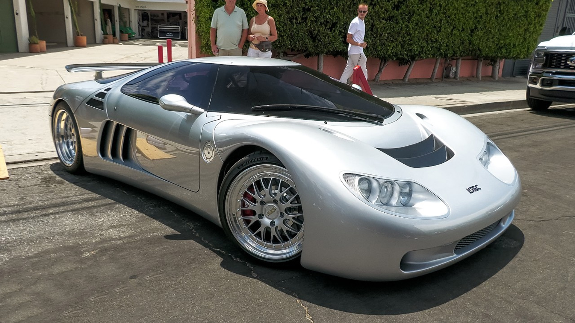 Rare supercars accelerating and leaving with loud exhausts