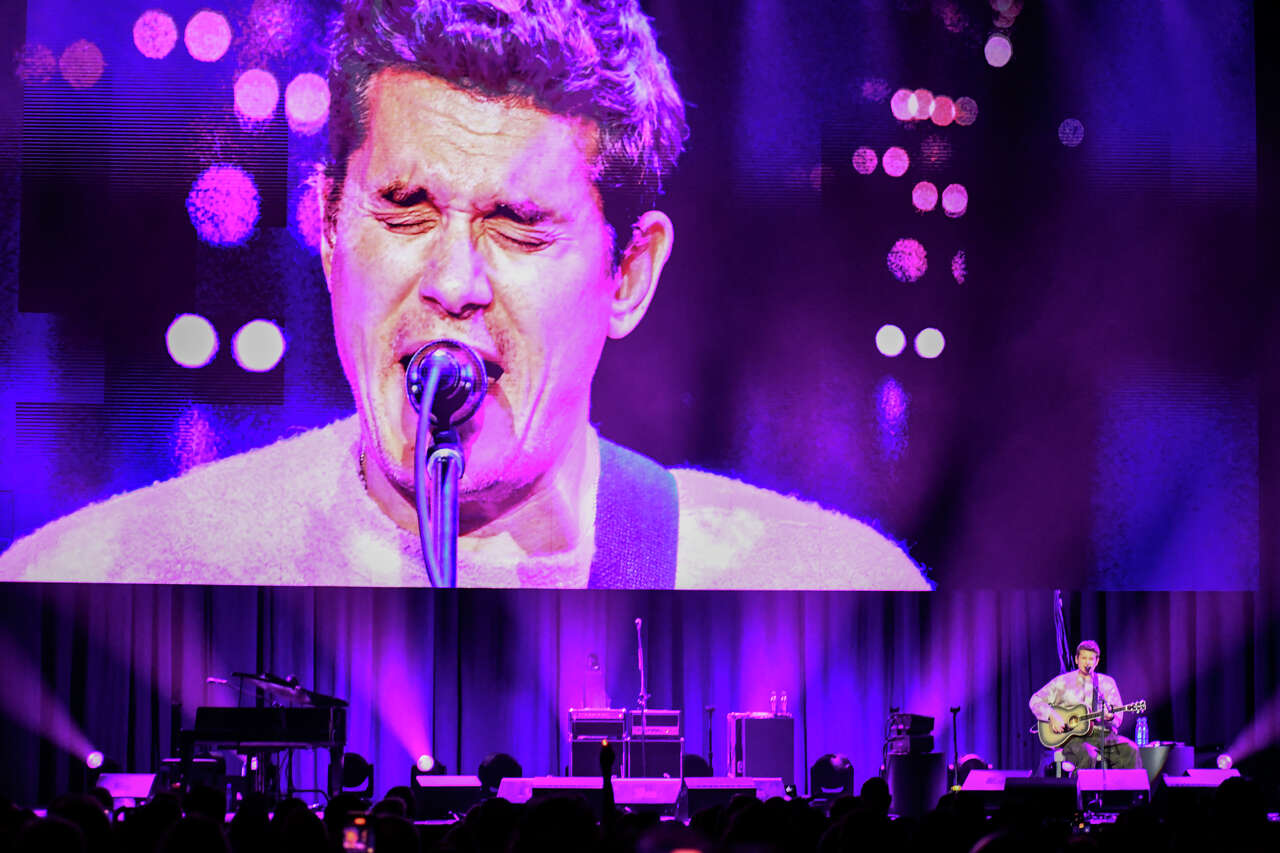 John Mayer turns his Connecticut homecoming into a night of jokes and ...