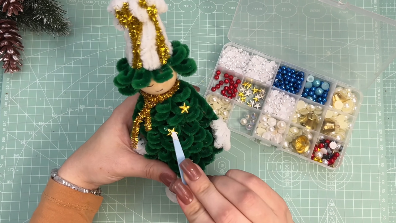 Transform simple clothespins into stunning holiday ornaments