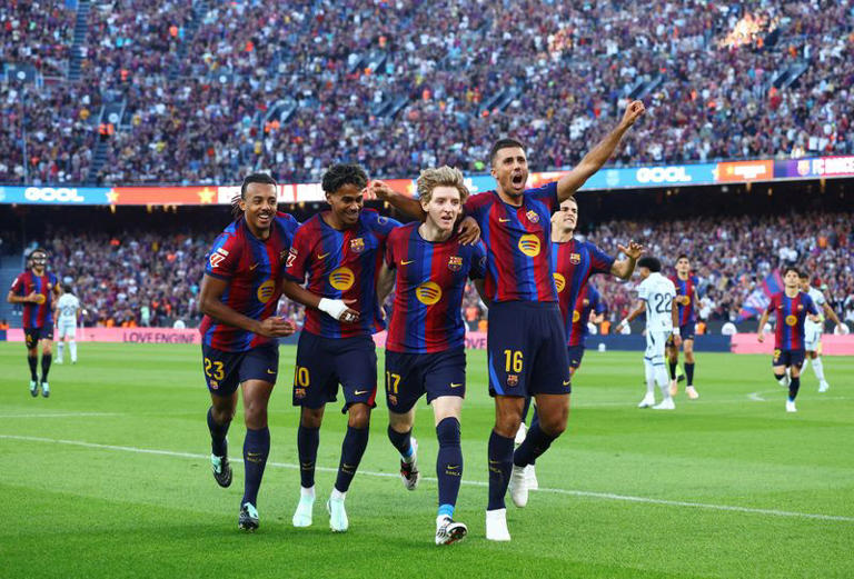 Soccer-Barcelona cruise past Getafe, Real Madrid stutter to win over ...