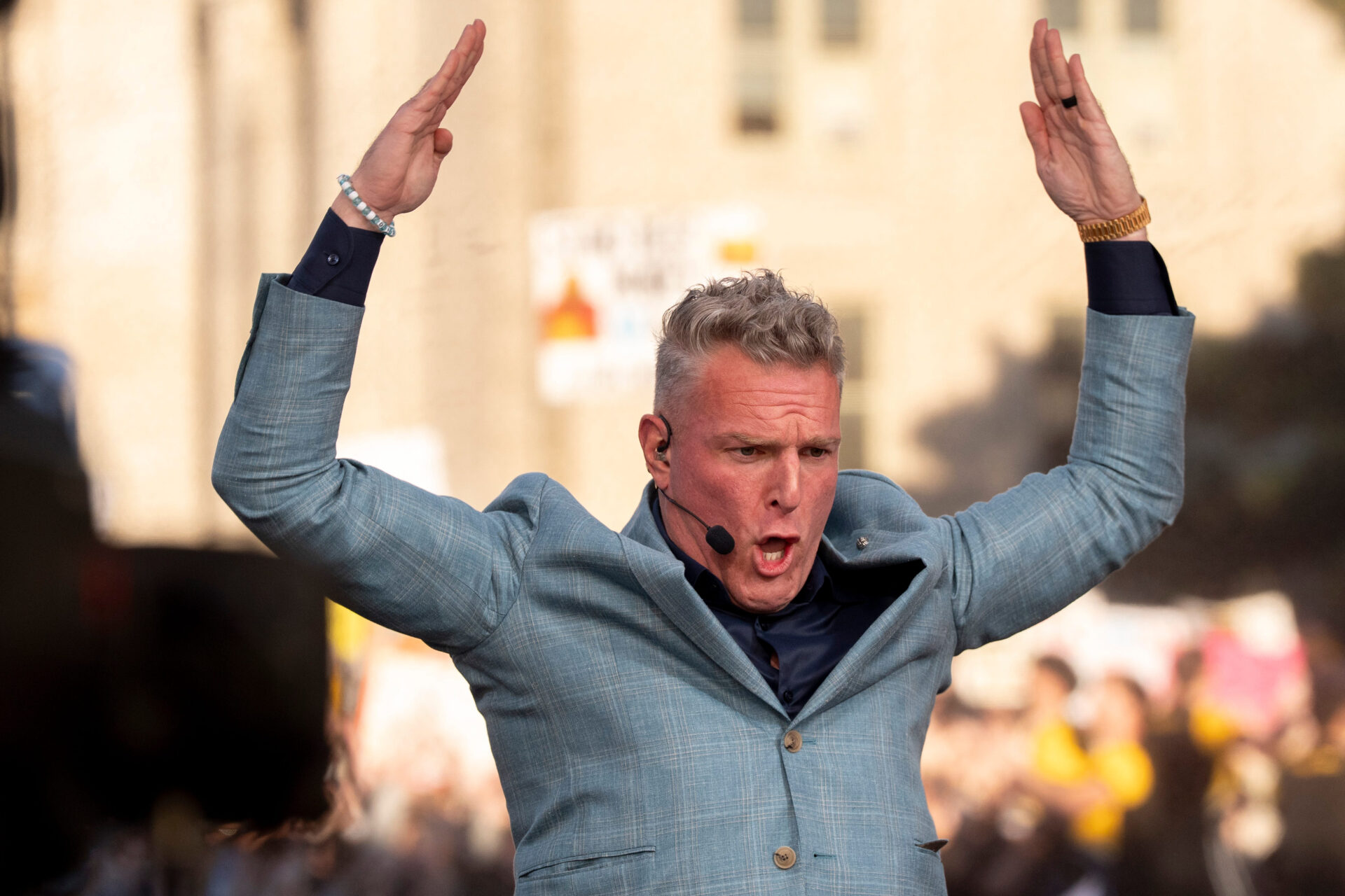 Pat McAfee trolls Alabama football fans with 'College GameDay' kick twist