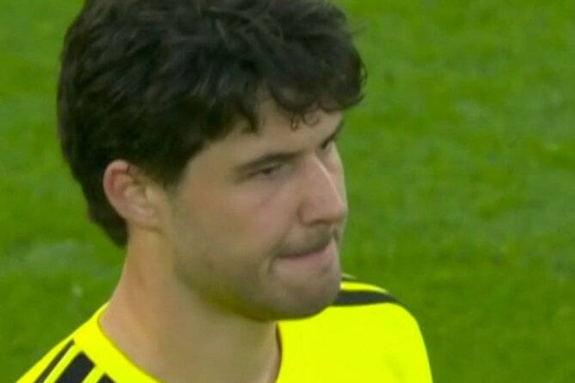 Gary Neville spots Senne Lammens X-rated moment as Man Utd stars point ...