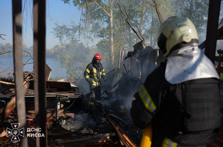 Russian missile attack hits Kyiv in a daytime assault, rescuers show ...