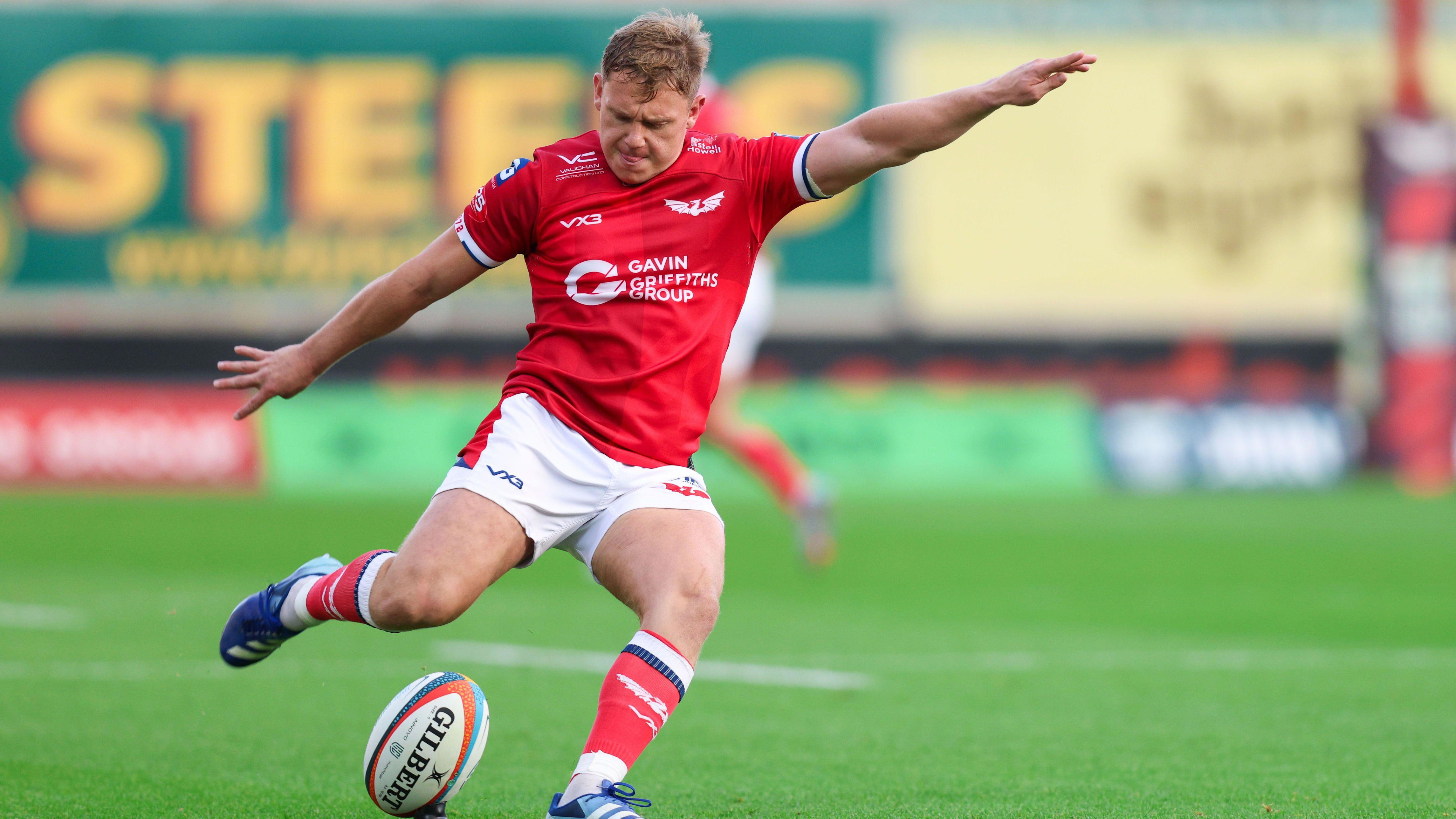Costelow kick seals Scarlets' first league win