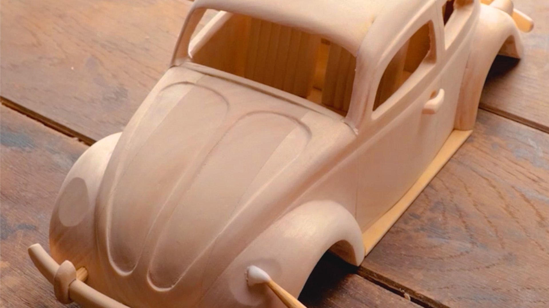 Creating an ultra-realistic wooden car display with sound effects