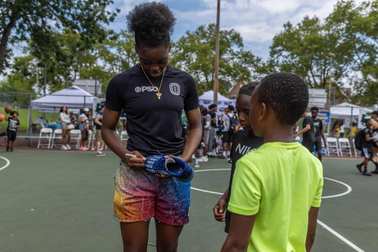 Poised for basketball stardom, GG Banks makes college choice