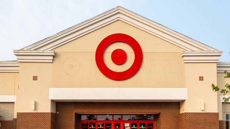 Target's timeless $35 cedar bow bell wreath is the best way to welcome ...