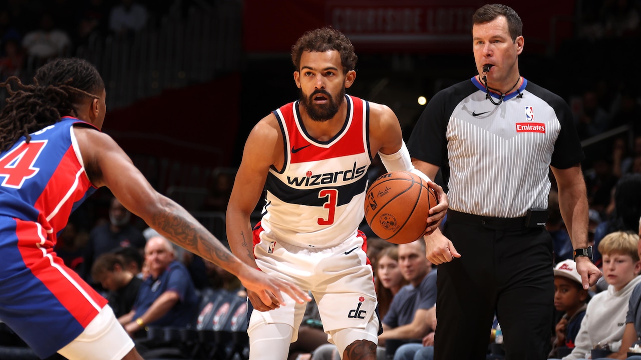 Trae Young, Daniss Jenkins Ejected After Scuffle on Video During ...