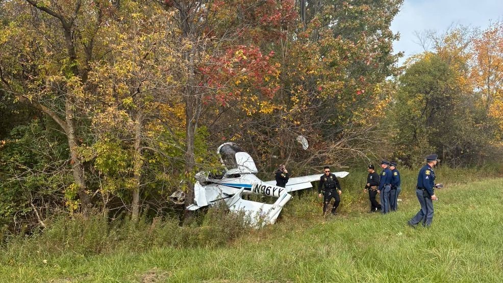 Plane lands on I-69 shoulder near I-75 after mechanical failure during ...