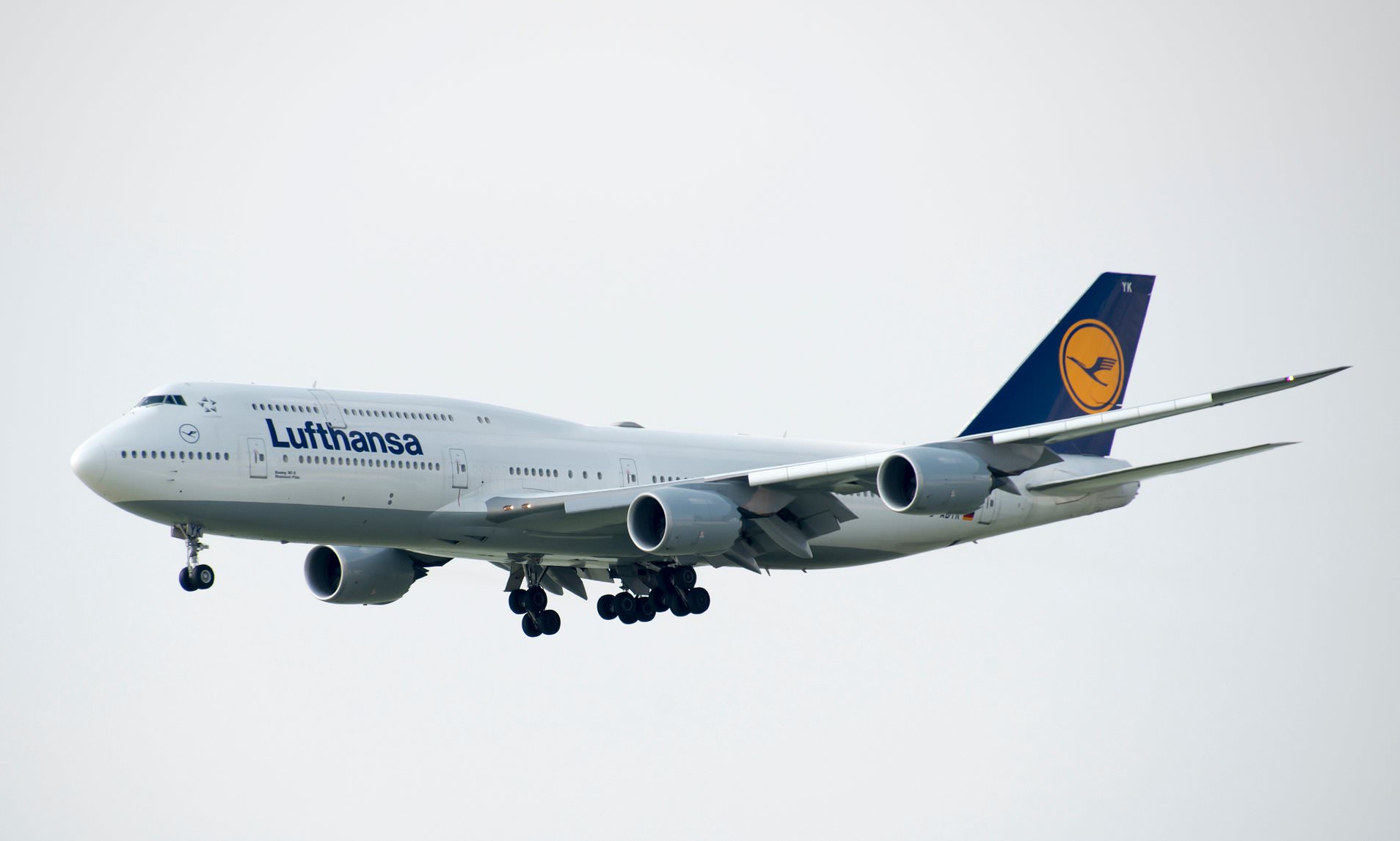 Boeing 747 inches from disaster as jumbo jet narrowly avoids tail ...