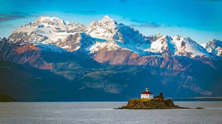 10 most breathtaking lighthouses on the West Coast