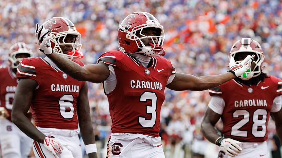 South Carolina snaps SEC losing streak with road victory over Florida
