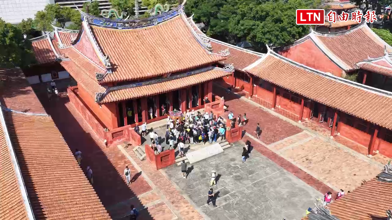 獨家》失禮!山邊媽祖鑾轎直闖台南孔廟 葉重利批：離譜