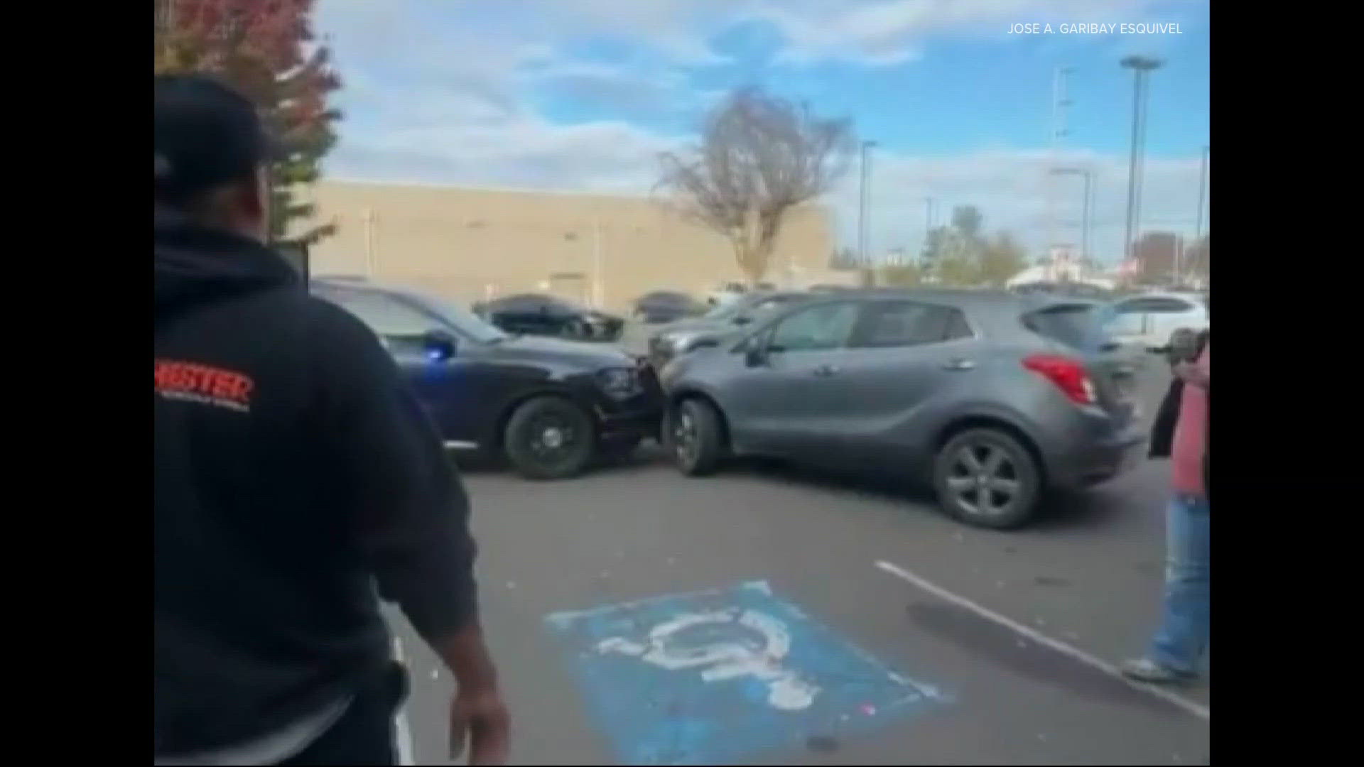 ICE agents deploy tear gas in Salem